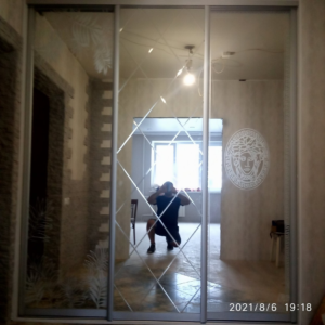 Шкаф-купе встроенный, зеркало с пескоструем и гранью в Бобруйске на dom1.by Магазин ДОМ